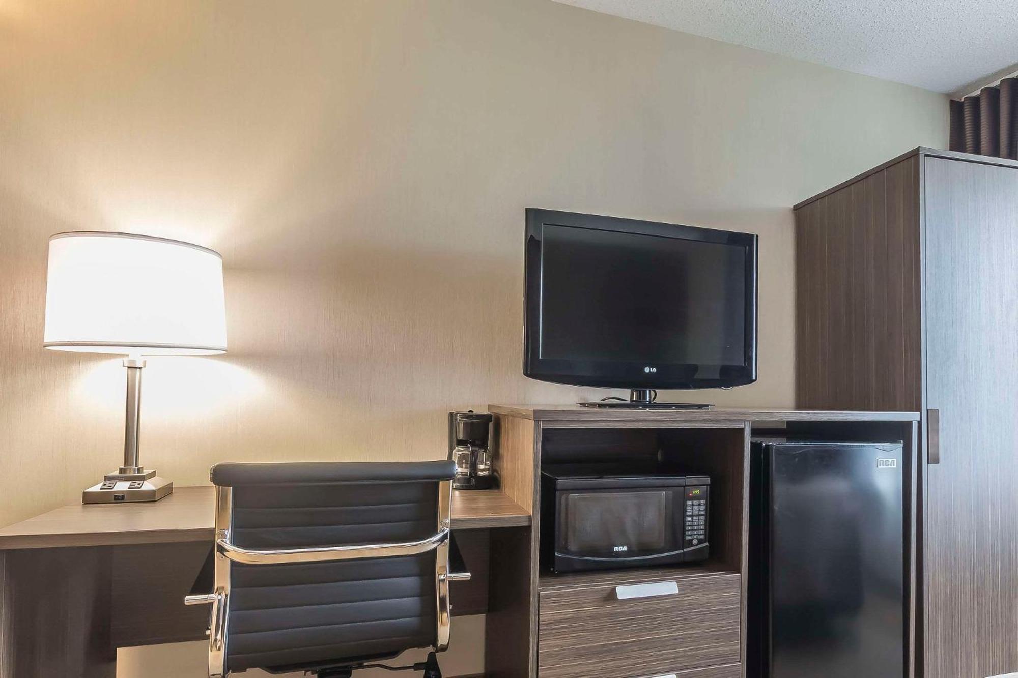 Comfort Inn Lévis Buitenkant foto